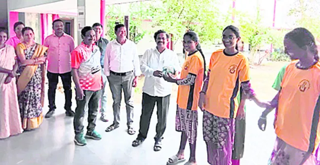 విద్యార్థులు క్రీడల్లో ప్రావీణ్యం కలిగి ఉండాలి