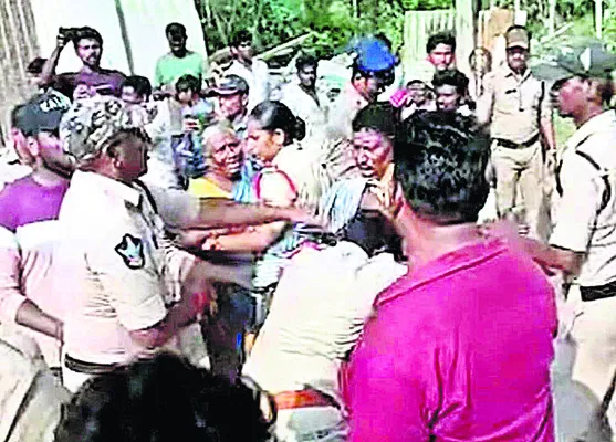 పేదల ఇళ్లు కూల్చివేత 