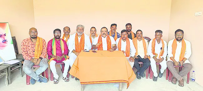సాగులో ఉన్న రైతులకు పట్టాలివ్వాలి