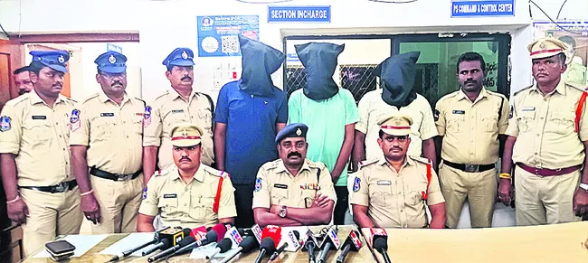 కూతురిపై వేధింపులు భరించలేకే హత్య