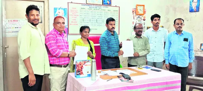 టీ–గేట్ కమిటీ జిల్లా చైర్మన్గా మహేష్కుమార్