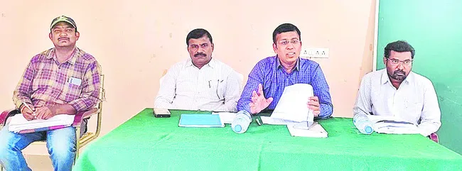 938 పశువుల పాకలు మంజూరు 