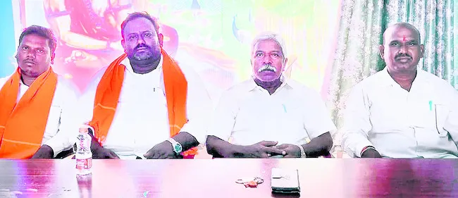 జేసీ ప్రభాకర్‌రెడ్డిపై కఠిన చర్యలు తీసుకోవాలి 