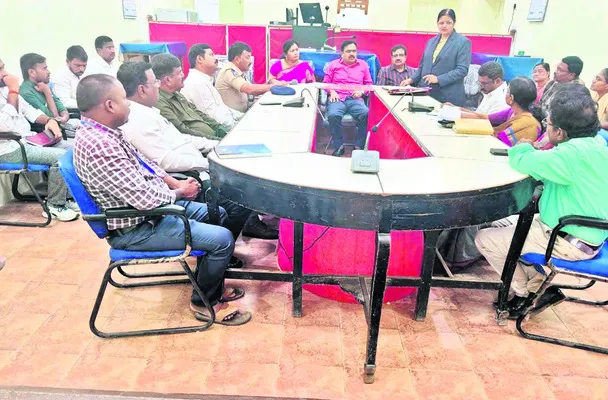 కమిటీల పనితీరుపైన్యాయమూర్తి సమీక్ష 
