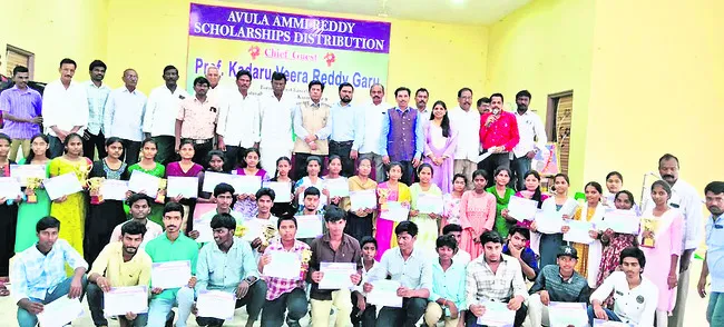లక్ష్యంతో చదివితే ఉన్నత స్థాయికి..