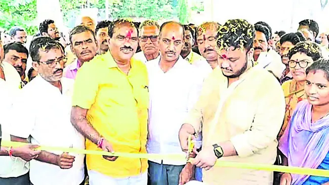 అభివృద్ధి పనులను ప్రారంభించిన మంత్రి రామానాయుడు 