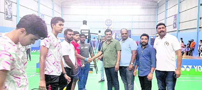 కొనసాగుతున్న బ్యాడ్మింటన్‌ పోటీలు