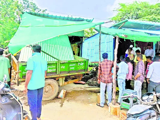 ఎరువులు అధిక ధరలకు  విక్రయిస్తే చర్యలు