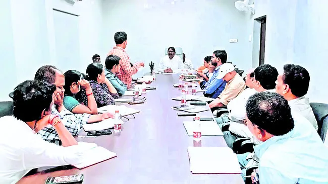 రైతులు ఆందోళన చెందొద్దు