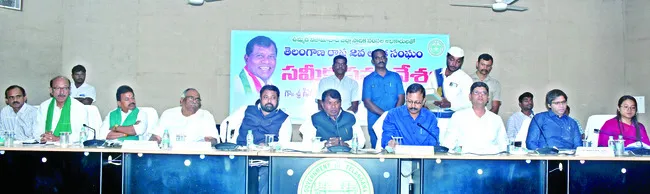 ఆదాయ వనరుల పెంపుపై దృష్టి సారించాలి