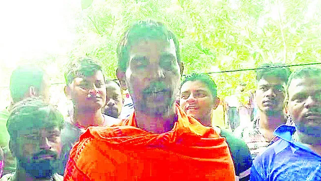 బాలికకు నిప్పంటించిన దుండగులు