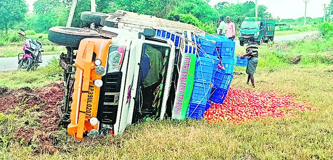 బొలెరో బోల్తా
