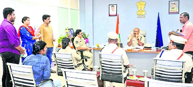 ఎస్పీ కార్యాలయంలో డీఐజీ తనిఖీలు
