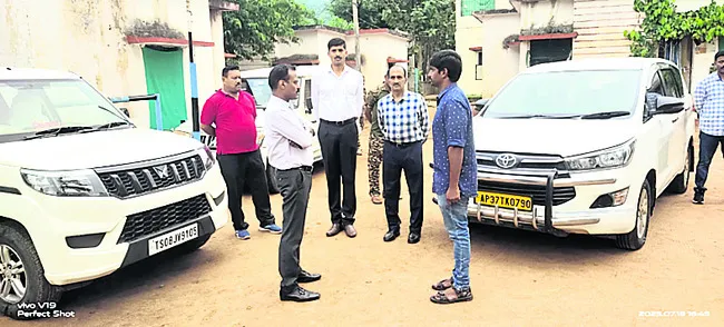 సీఆర్పీఎఫ్ డీఐజీ తనిఖీలు