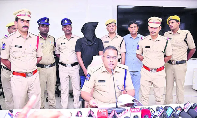 క్రెడిట్కార్డు పేరిట సైబర్ మోసం
