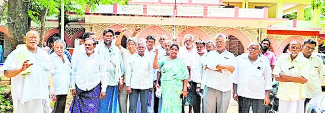 ప్రభుత్వ తీరుపై పసుపు రైతుల ఆగ్రహం 