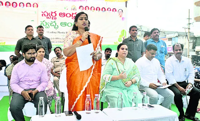 ప్లాస్టిక్ వాడకాన్ని తగ్గించాలి
