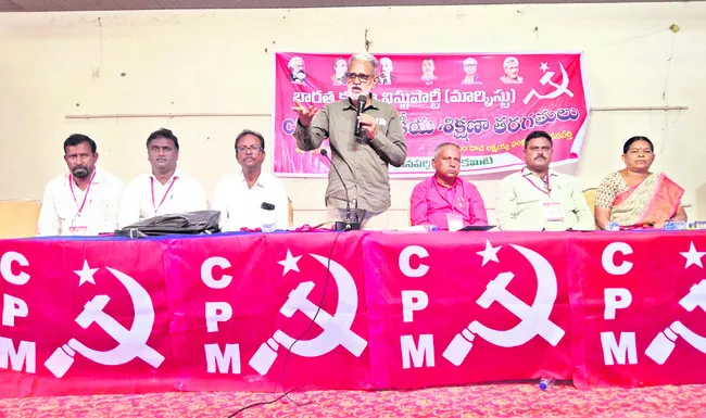 ‘దేశ సంపదను కార్పొరేట్లకు కట్టబెడుతున్నారు’