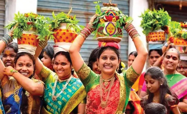 నేడు బోనమెత్తనున్న పాతబస్తీ