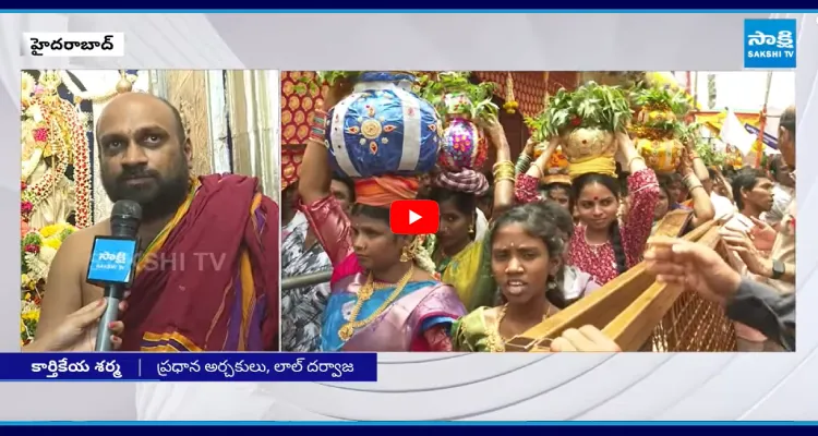 పాతబస్తీలో బోనాల సందడి  