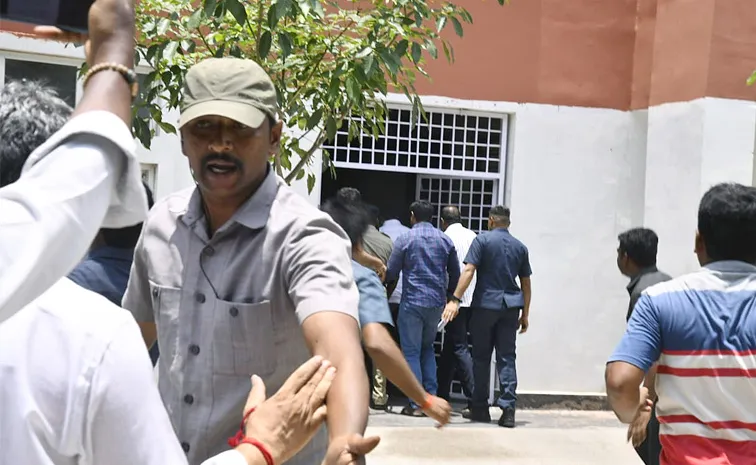MP Mithun Reddy: Police Overreaction At Acb Court