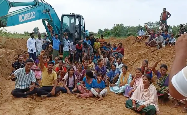 ఇసుక మాఫియా దాడి