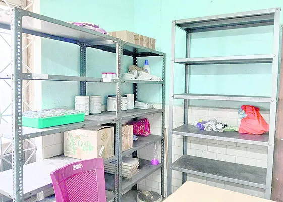 ఓపీ ఫుల్.. మందులు నిల్