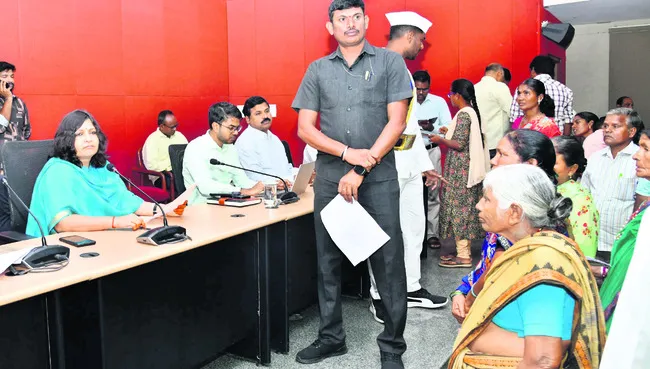 కలెక్టరమ్మా.. కనికరించమ్మా