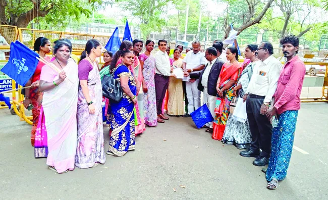మారణహోమంపై సమగ్ర విచారణకు డిమాండ్