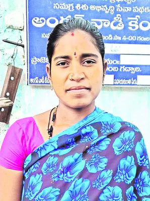 సూచనలు, సలహాలు  అందిస్తున్నారు 

