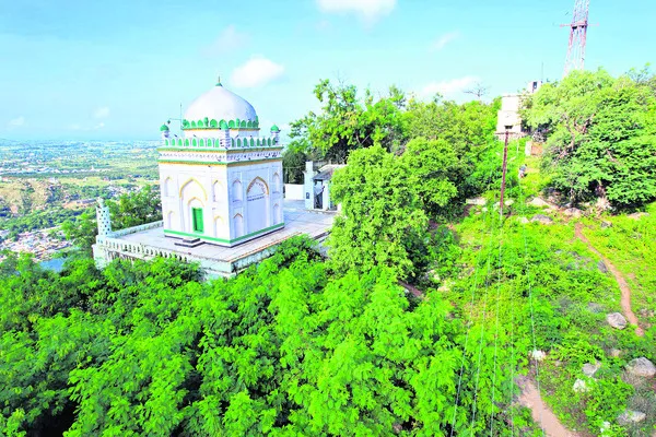 ఘాట్ రోడ్డుకు తొలగుతున్న అడ్డంకులు?