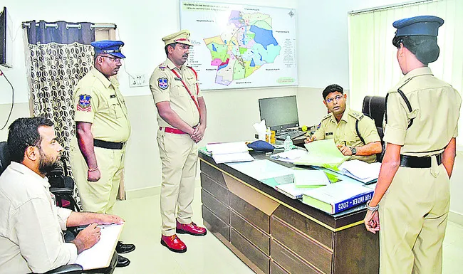 అంకితభావంతో విధులు నిర్వర్తించాలి