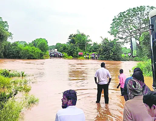 ఉధృతంగా వీరణ్ణ వాగు