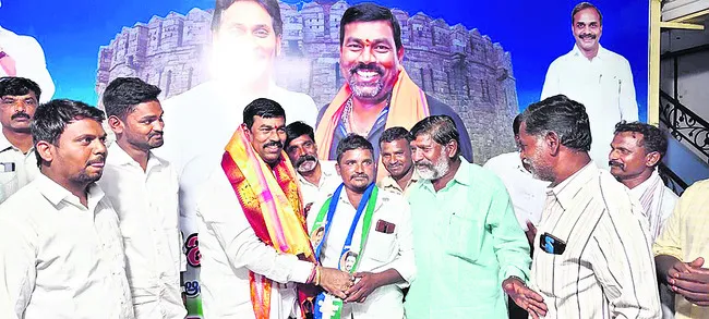 వైఎస్సార్సీపీలోకి టీడీపీ నాయకులు