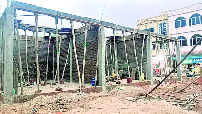 ఆధిపత్యంపై పచ్చ నేతల వర్గపోరు 