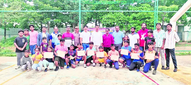 విద్యార్థులు క్రీడా పోటీల్లో రాణించాలి