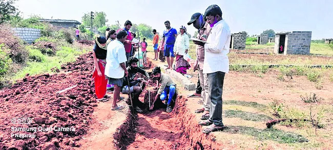‘ఉపాధి’లో వేతన వెతలు