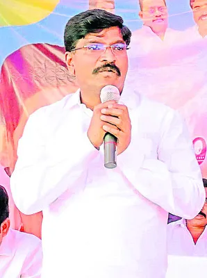 ఓర్వలేక పోతున్నారు