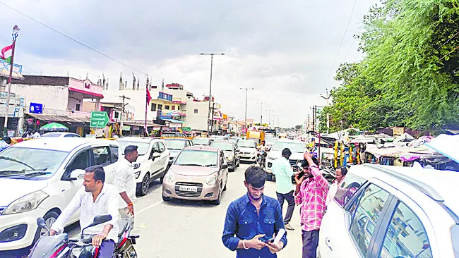 హైవేపై ట్రా‘ఫికర్’