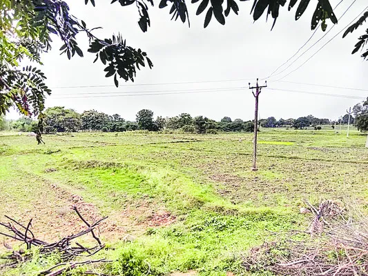 ముందుకు సాగని ఎవుసం