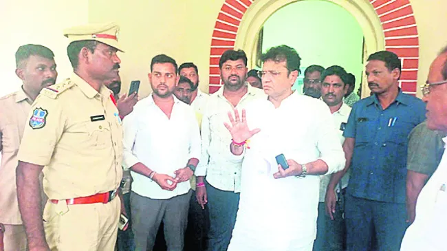 డ్రగ్స్పై దృష్టి పెట్టండి