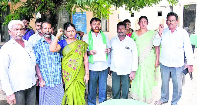 గిరిజనుల పేర్లతో రుణాల కుంభకోణం
