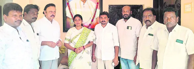 జెడ్పీ చైర్‌పర్సన్‌పై దాడి ప్రజాస్వామ్యానికే సిగ్గుచేటు