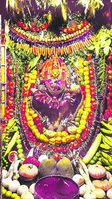 శాకంబరిగా భ్రమరాంబ అమ్మవారు 