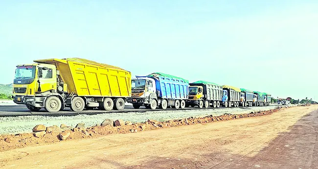 ‘హద్దు’లు దాటిన అక్రమాలు
