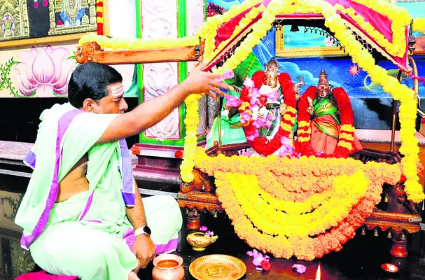 శాస్త్రోక్తంగా పల్లకోత్సవం