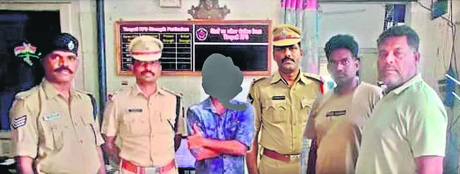 ప్రయాణికులను బురిడీ కొట్టించే మోసగాడు అరెస్టు