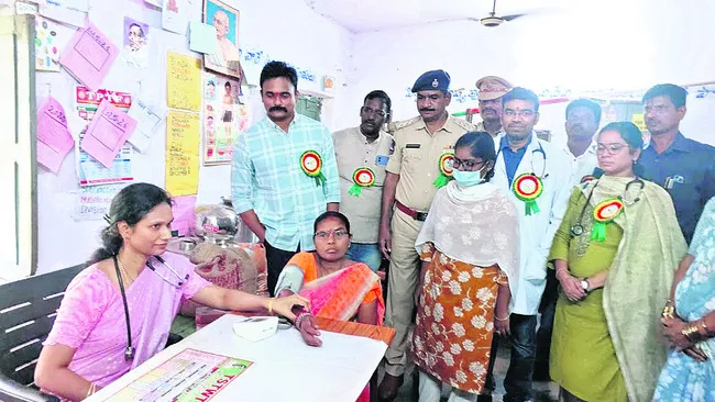 పిల్లలను ఉన్నతంగా చదివించాలి
