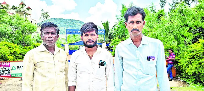 అనధికార లేఅవుట్‌ కోసం చెరువు కబ్జా 