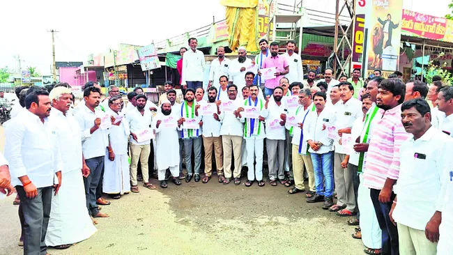 అక్రమ కేసులతో పోరాటాలను ఆపలేరు